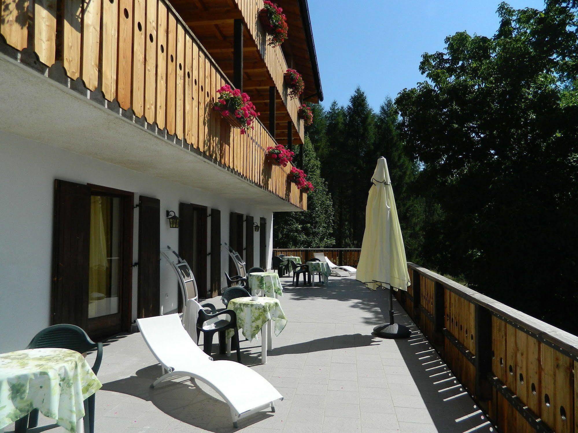 Hotel Ganzaie Val di Fiemme エクステリア 写真